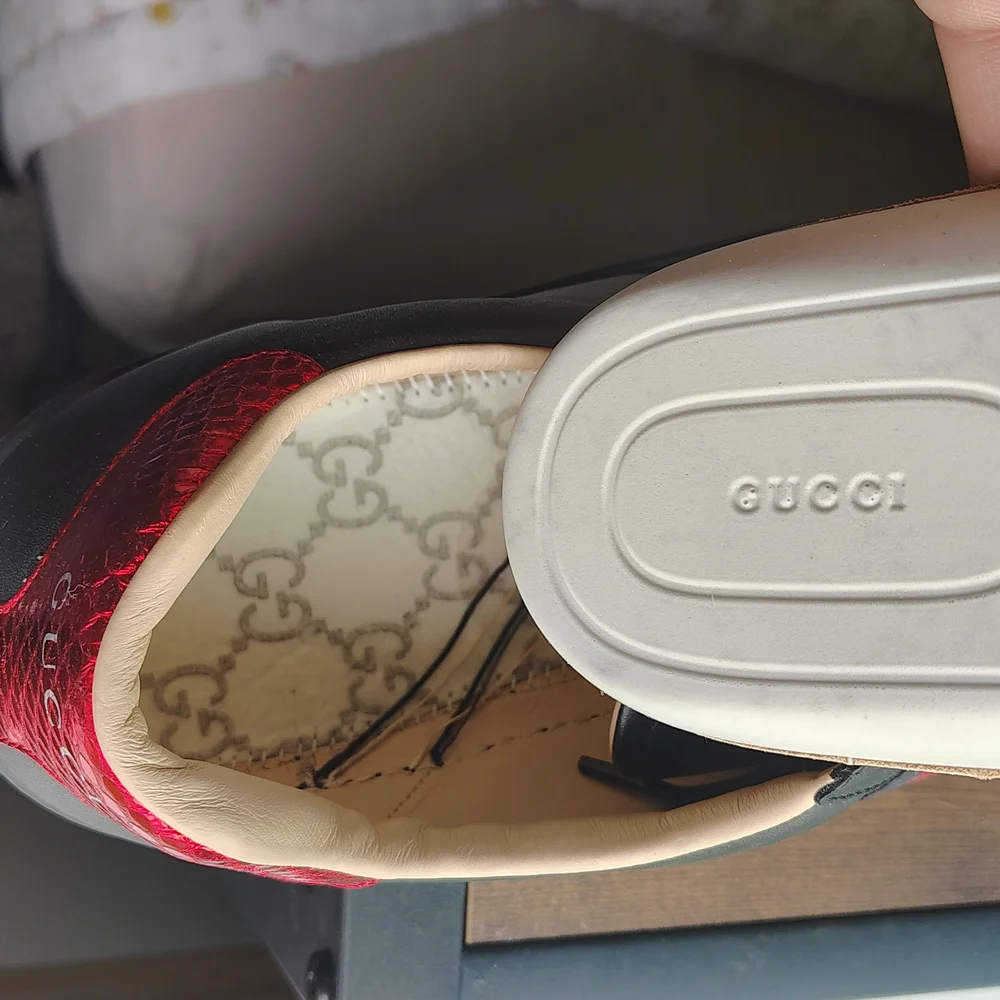 Gucci Black and Red Bee Embroidered Sneakers - Picture 4 of 7